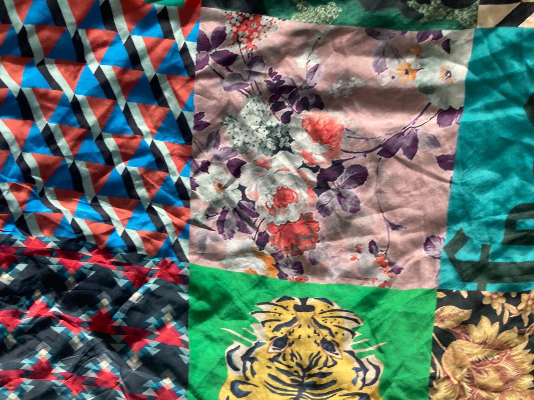 Foulard & Sciarpe: sehr grosses Foulard, Patchwork Style, Seide – Usato da Zürich venduto da Idbiw 8