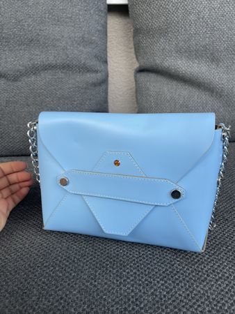 Umhängetasche hellblau mit Kette kleiner Zustand neuwertig