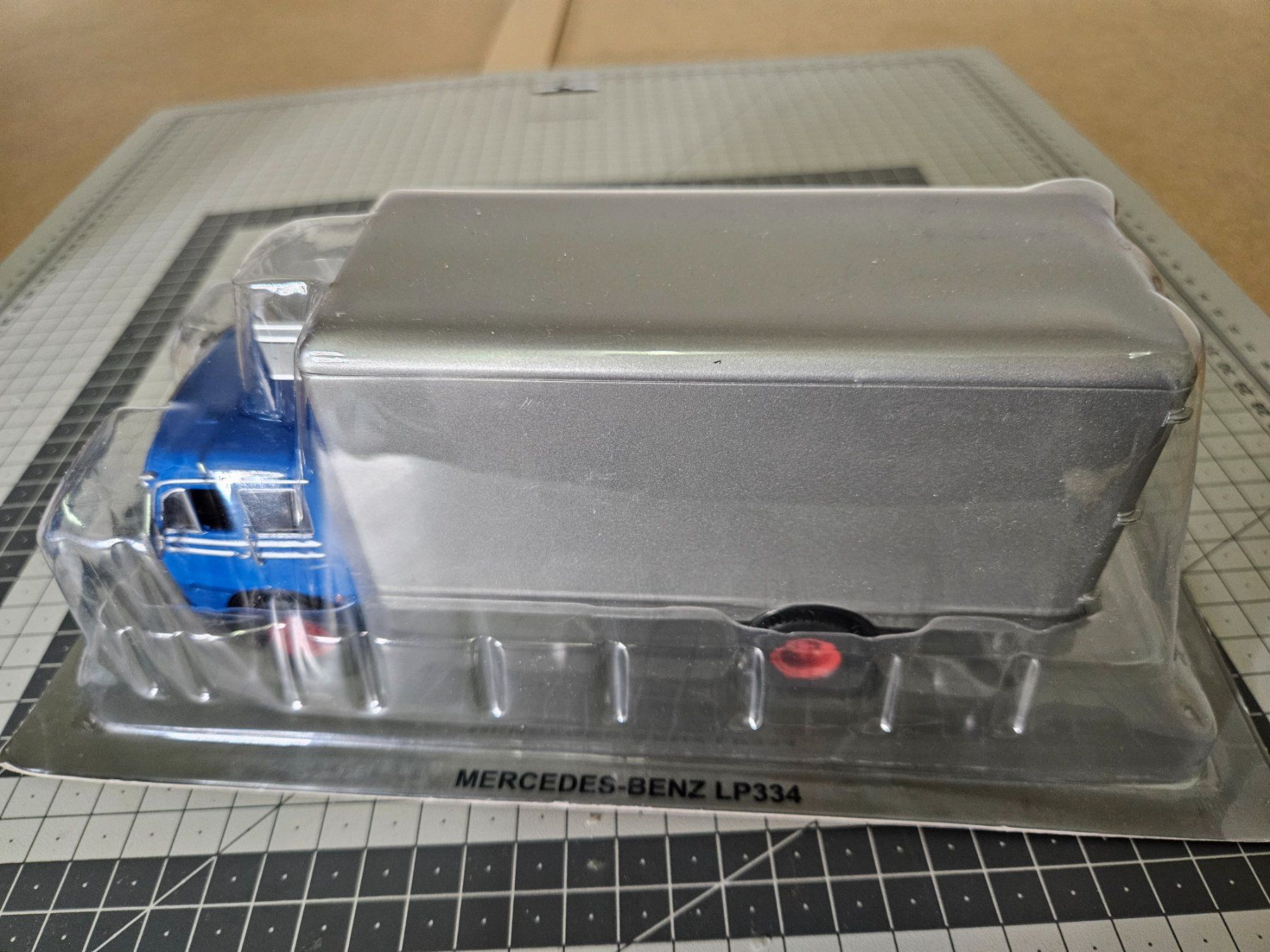 Mercedes-Benz Modellautos: Mercedes Benz  LP 334, 1:43 – Neu und originalverpackt aus Gockhausen von medved007 1