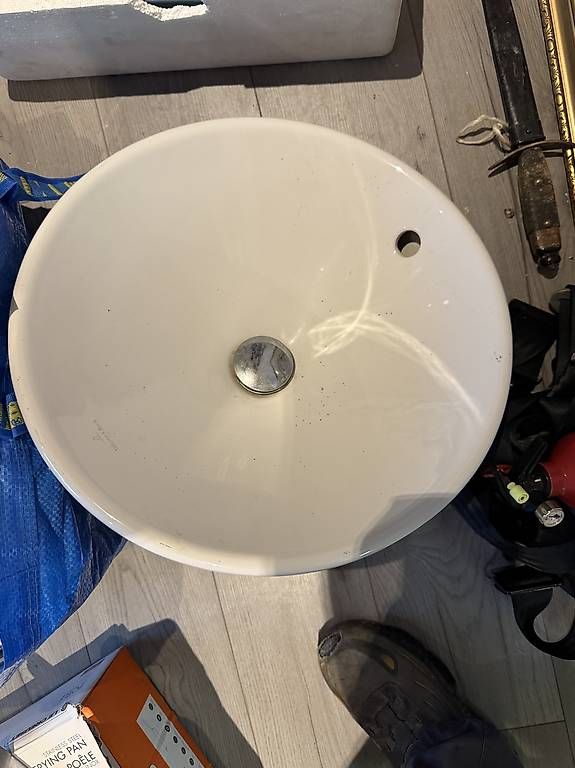 Lavabi & lavandini: Lavabo vasque avec robinet 100.- – Usato da Ste Croix venduto da Barjot