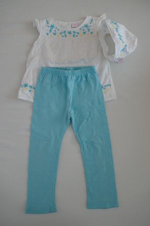 Schmucker Dreiteiler: Leggings, Bluse und Hut, Gr. 86