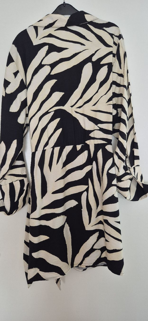 H&M Vestiti: Robe noir et beige, taille M, comme neuve – Nuovo (secondo la descrizione) da Le Locle venduto da Arya4 4