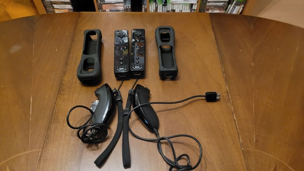 2x Wii Motion Plus Controller + 2x Nunchuk Kaufen auf Ricardo
