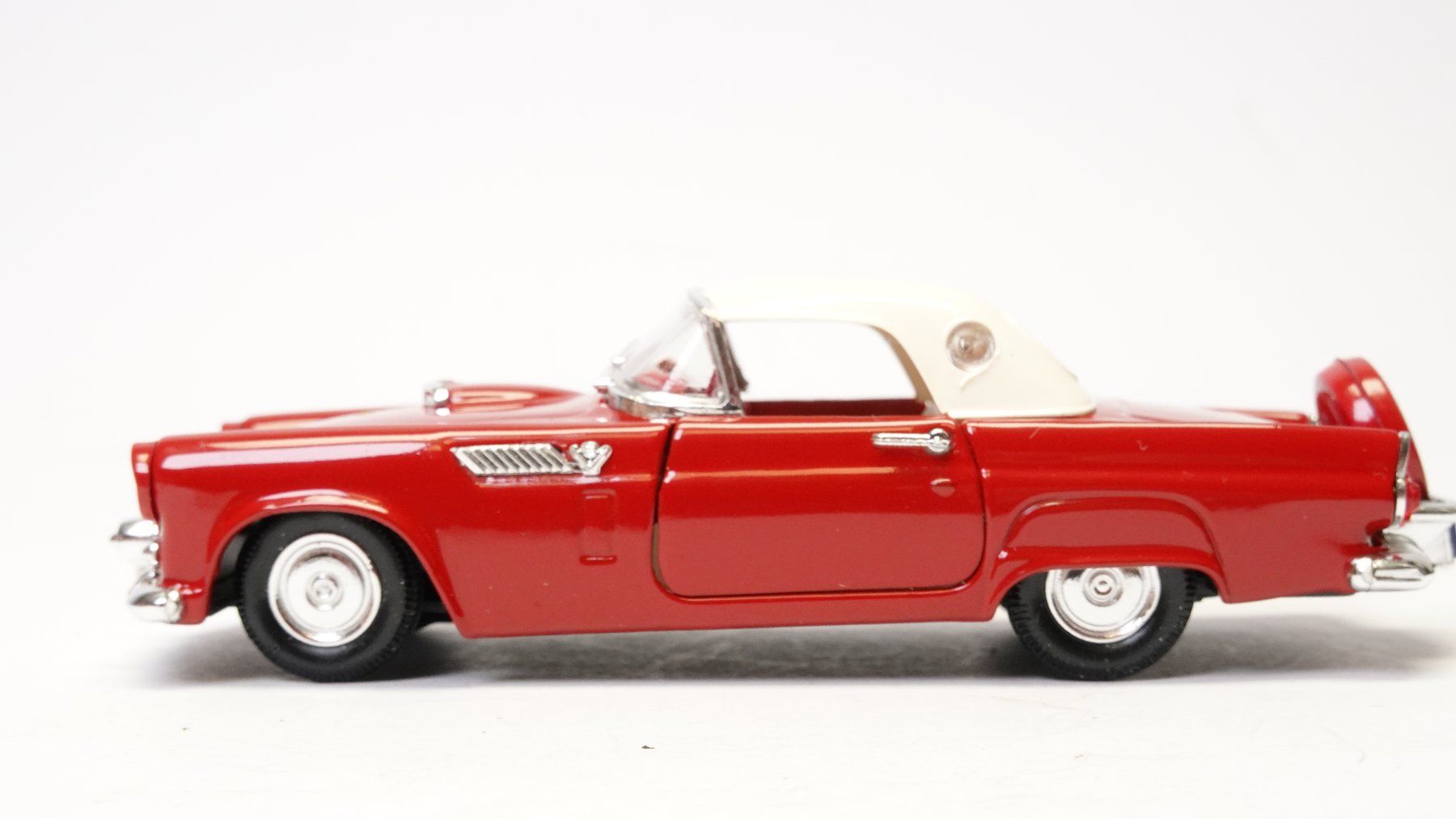 Rio Modellini d'auto: e55 Rio 1/43 Ford Thunderbird 1956 rot – Usato da Thun venduto da evinka_gmbh 1