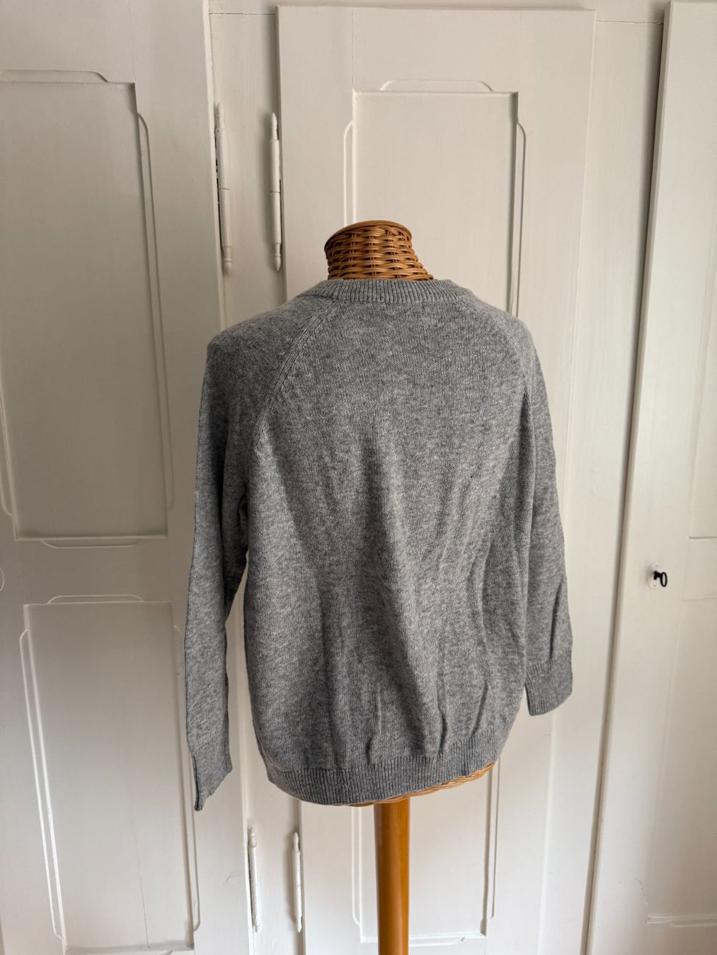 Pulls & Sweat-shirts: Strickpullover hellgrau mit Pailletten-Flacon M – D'occasion à Zürich par Diazaio 2