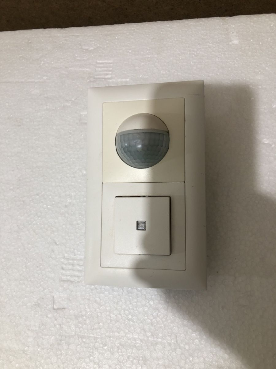Schalter: Schalter mit sensor luxomst indor 180 minuterie – Gebraucht aus Biel-Bienne von alos07
