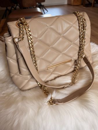 Umhängetasche beige gesteppt mit Goldkette guter Zustand