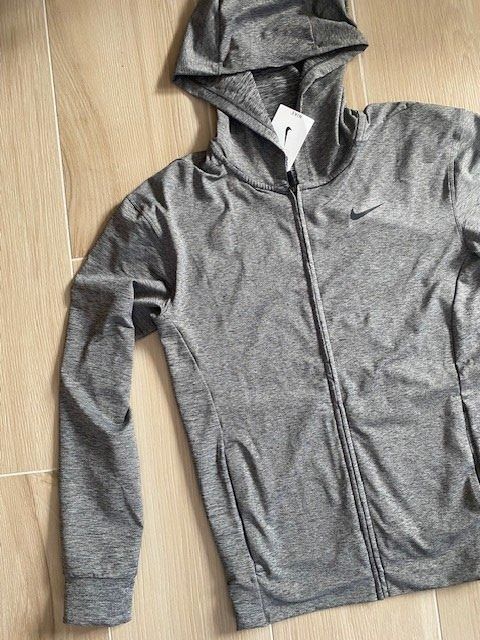 Nike Jacken: neues NIKE Jäckli Gr. XS/S – Neu (gemäss Beschreibung) aus Staufen von Nasli 2