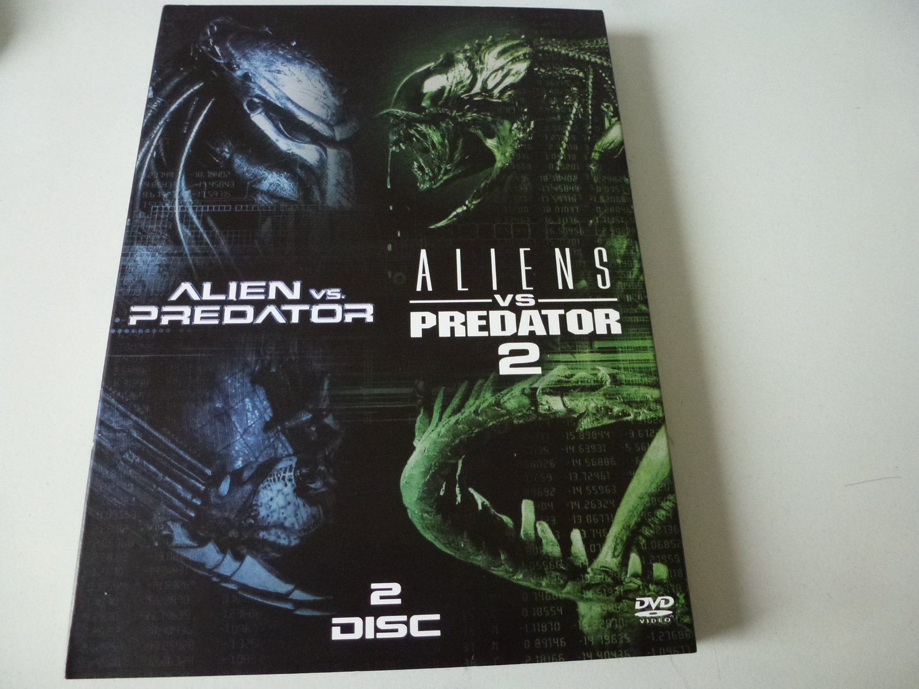 Tutti i DVDs: Alien vs. Predator / Aliens vs. Predator 2 (2 DVDs) – Nuovo (secondo la descrizione) da Bern venduto da Frebo