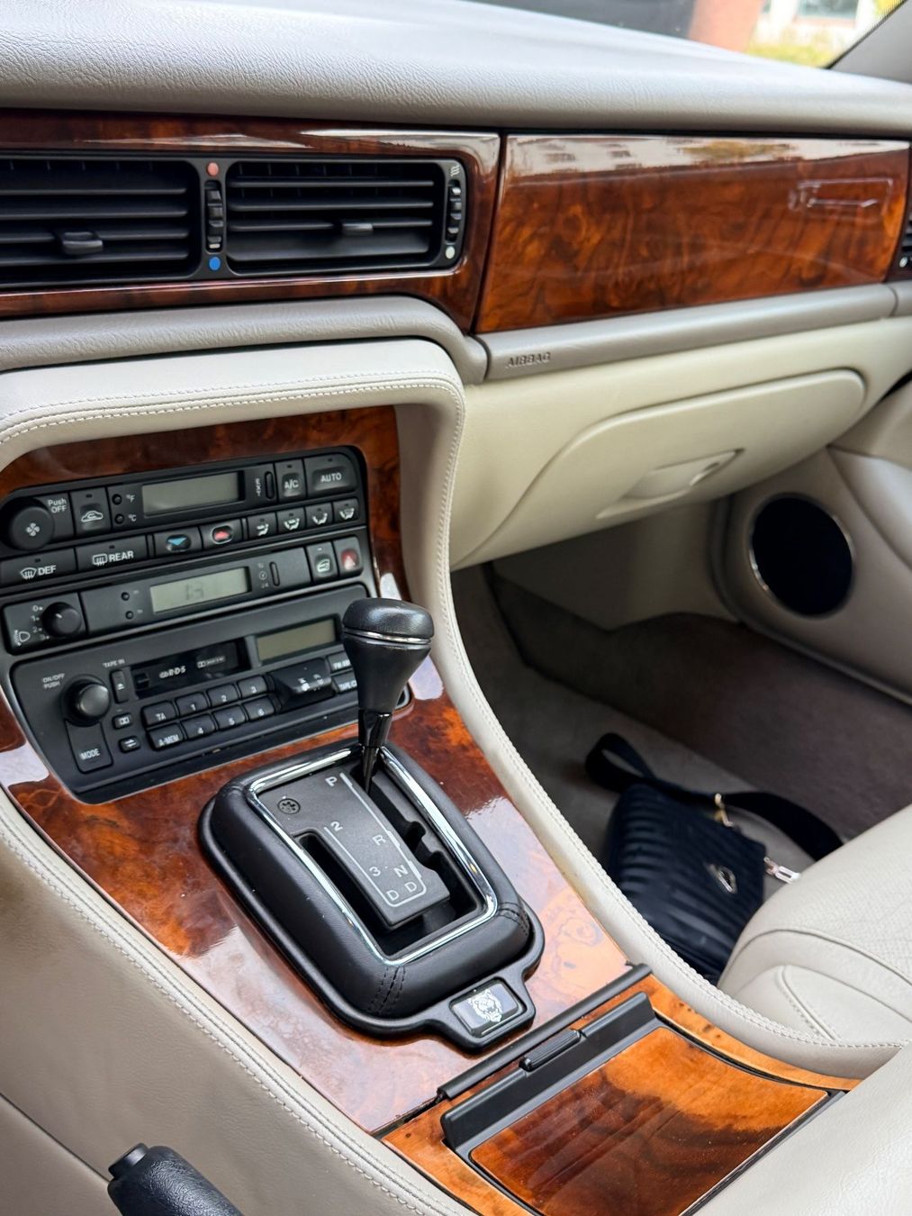 Jaguar Automobili: JAGUAR XJ6 3.2 – Usato da Kollbrunn venduto da baj_zt6g 1