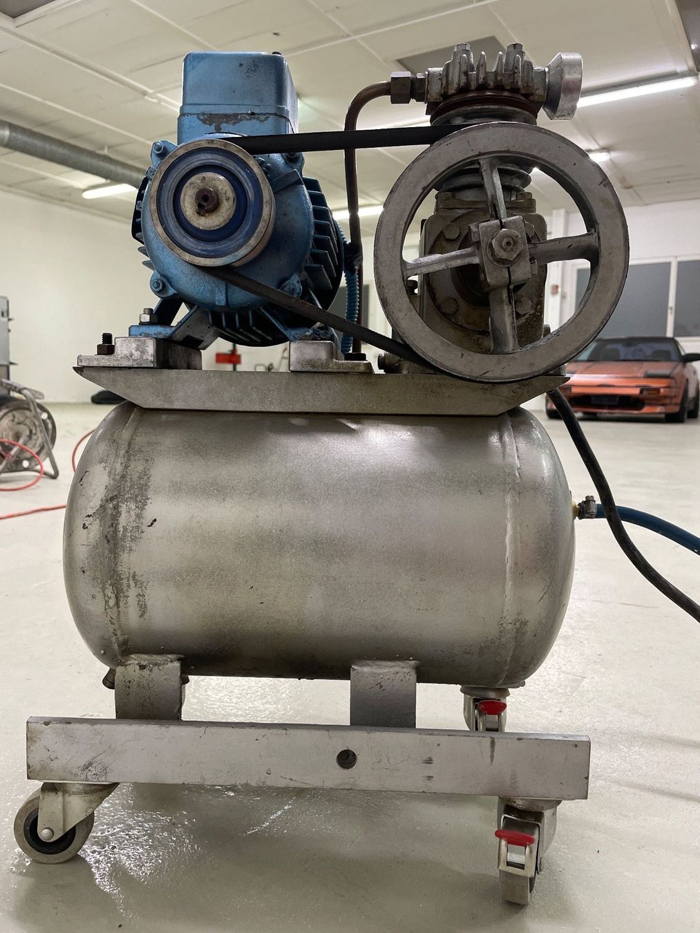 Compressori: Kompressor Motor 380 V auf vier Lenkräder Lenkrad – Usato da Giebenach venduto da Toto222 6