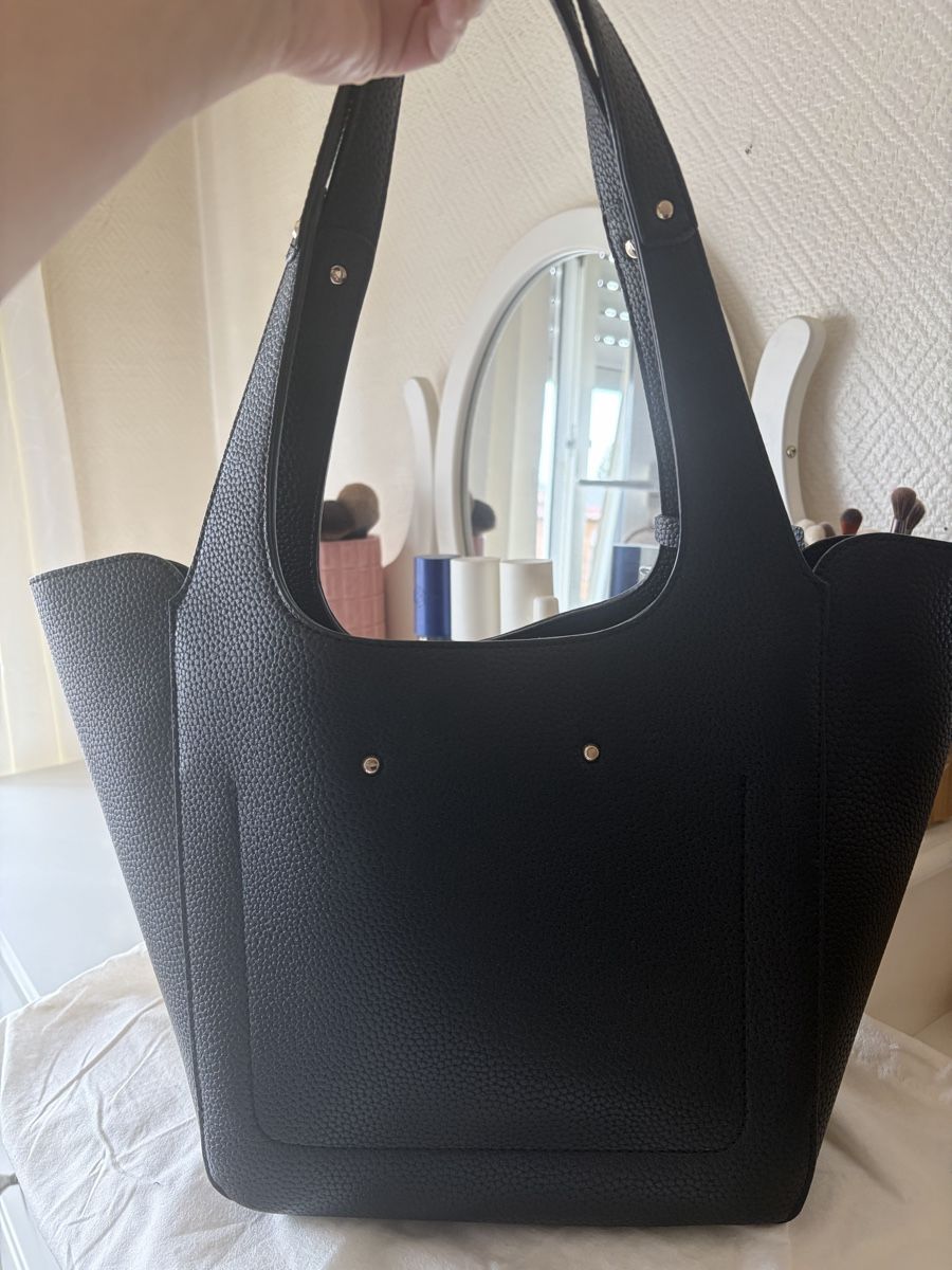 Guess Sacs femmes: Guess Tasche  – D'occasion à Basel par Brunner.T 2