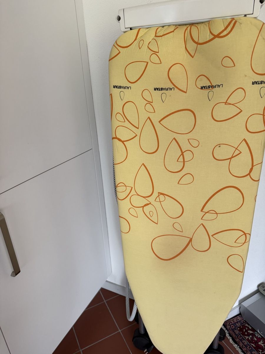 Laurastar Bügeleisen: Laurastar S4+ Dampfbügelsystem 🧺 – Gebraucht aus Zürich von sne.swiss 1