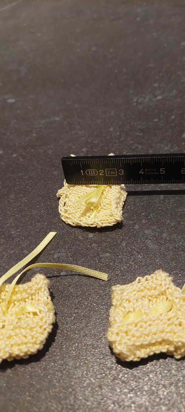 Bambole: Mini Puppenkleidchen neu  ungebraucht – Nuovo (secondo la descrizione) da Muri AG venduto da nindo1 3