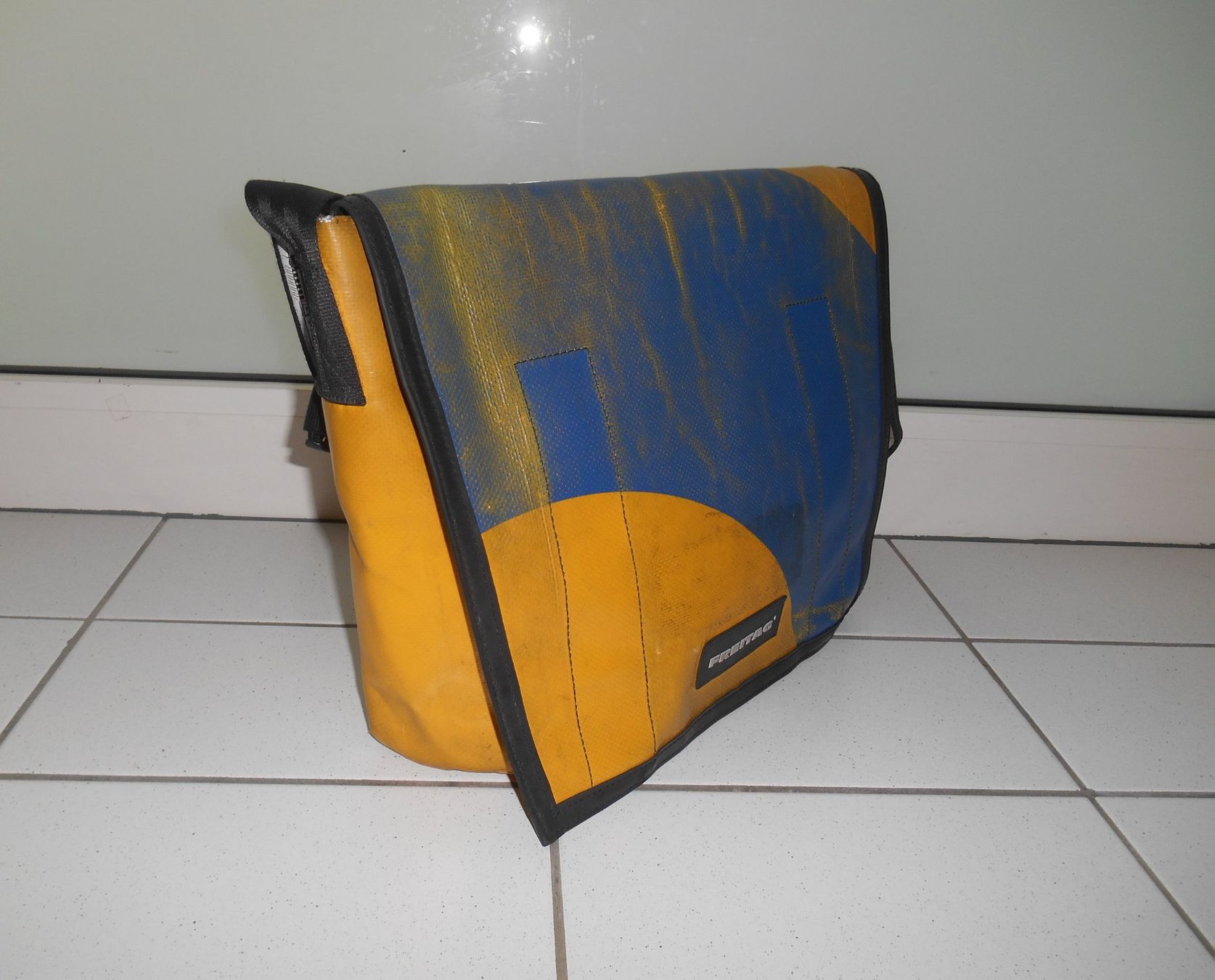 Freitag Borse: Freitag Tasche / Umhängetasche – Usato da Basel venduto da Birs868 3