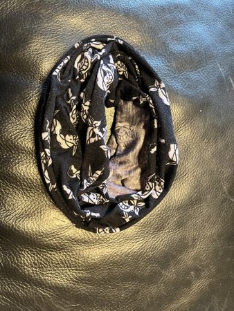 Halstuchschlauch im Piratenlook