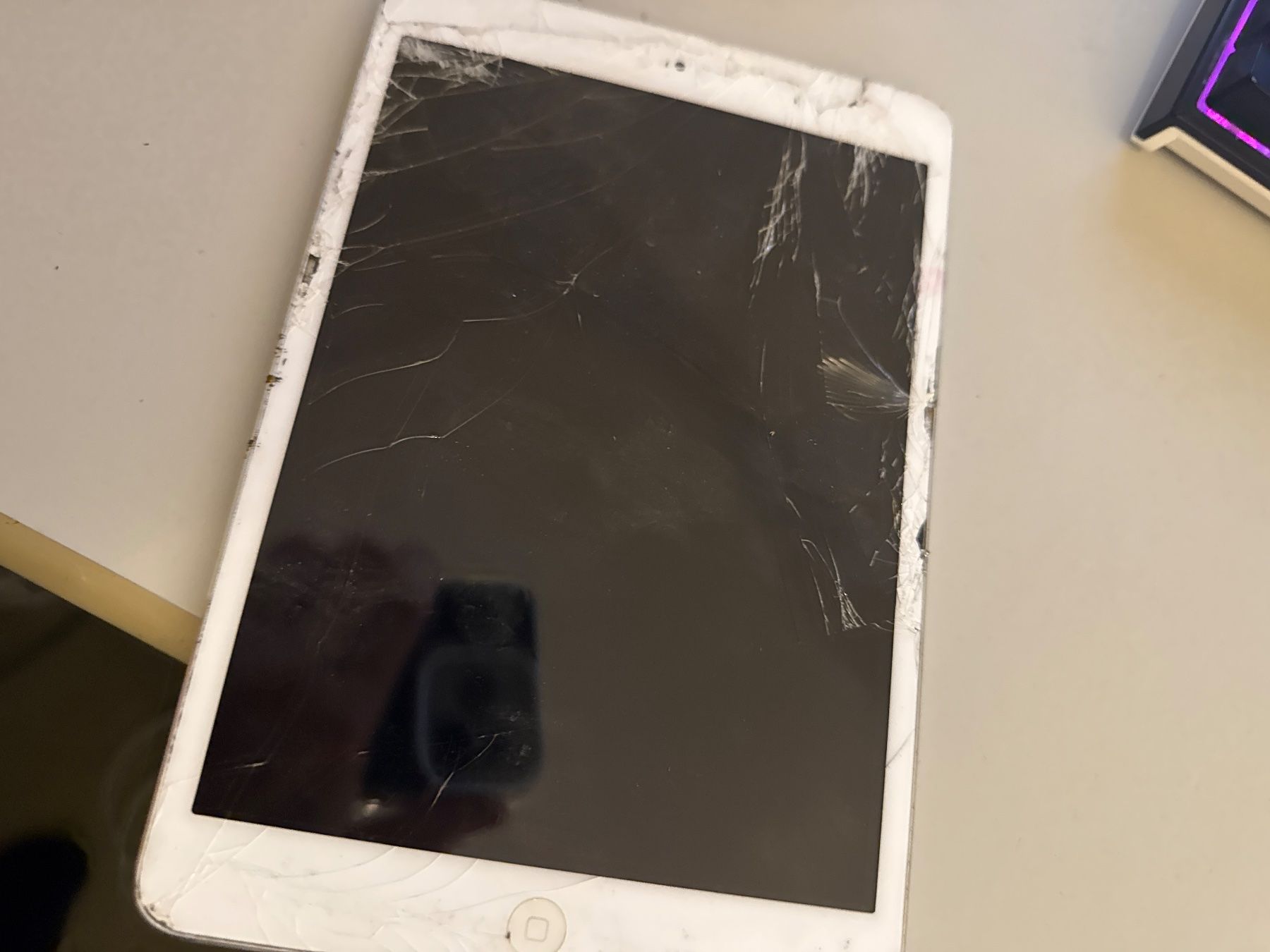 Apple Tablet PC: Ipad mini - A1432 - icloude – Difettoso da Olten venduto da HoYa01 1
