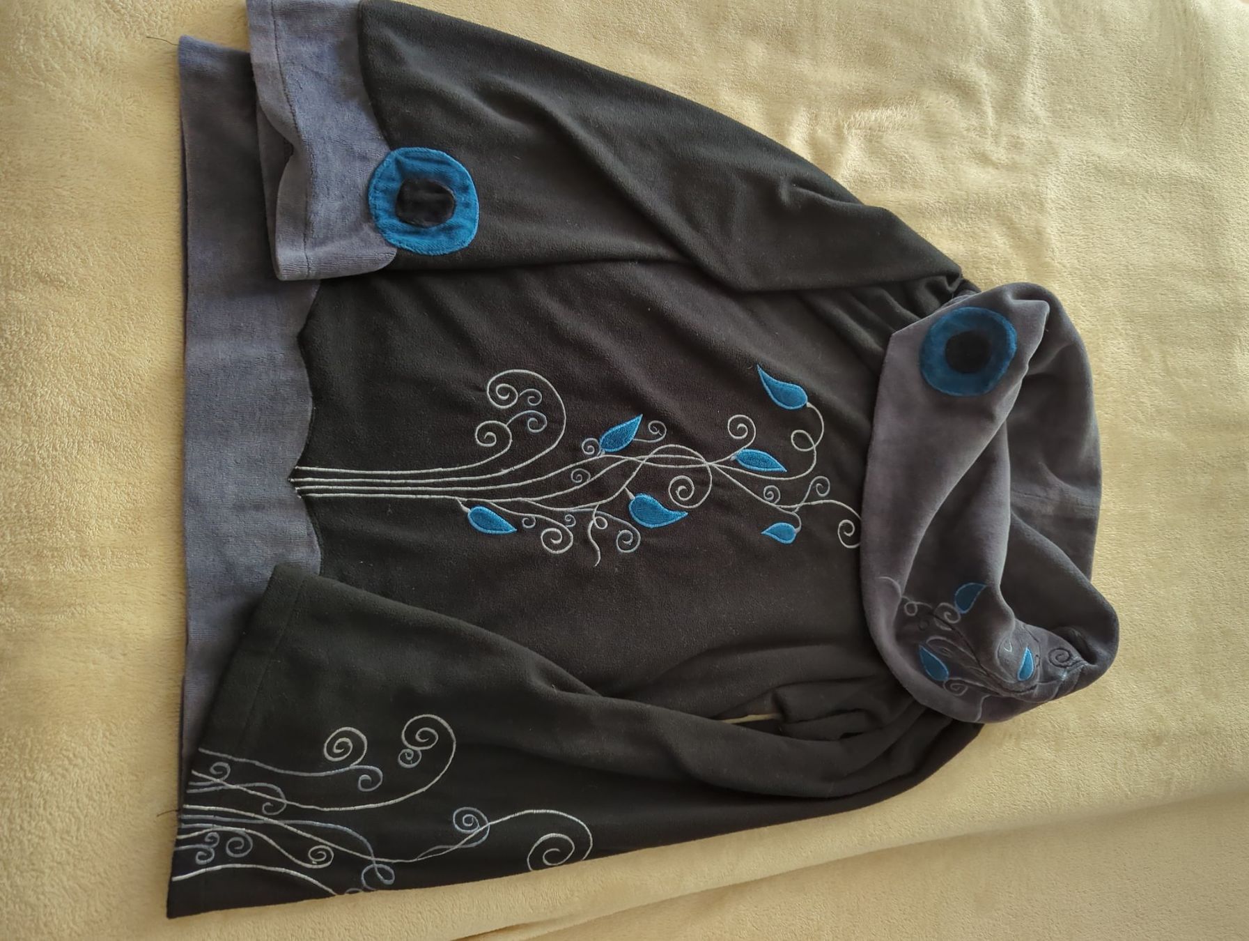 Maglioni & Felpe: Ausgefallener Pullover von Kunstmagie Grösse XL – Usato da Einsiedeln venduto da katschar