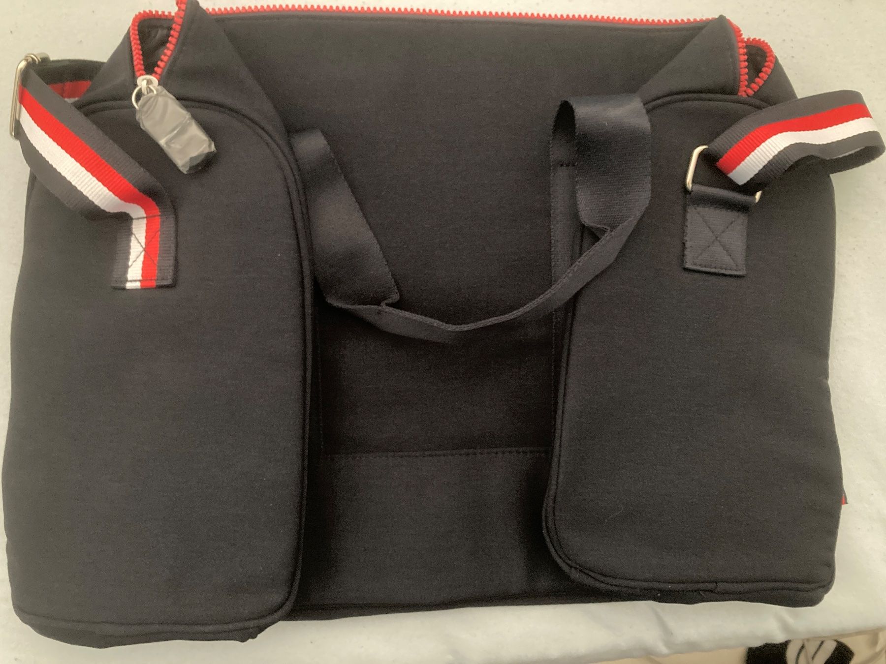 Tommy Hilfiger Sacs: Reisetasche Tommy Hilfiger NEU – Neuf avec emballage d'origine à Urtenen-Schönbühl par magentamoon 1