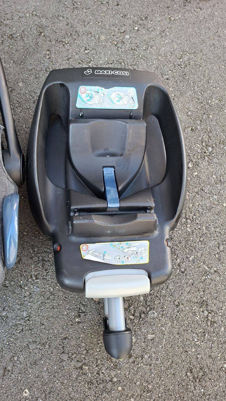 Maxi-Cosi Auto-Kindersitze: Maxi-Cosi Cabrio-Fix Babyschale mit EasyFix Basis Unfallfrei – Gebraucht aus Berlingen von mic_qg5h 1