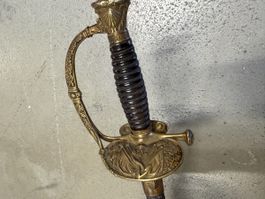 Säbel Offiziersdegen mit Gravur und Emblem guter Zustand