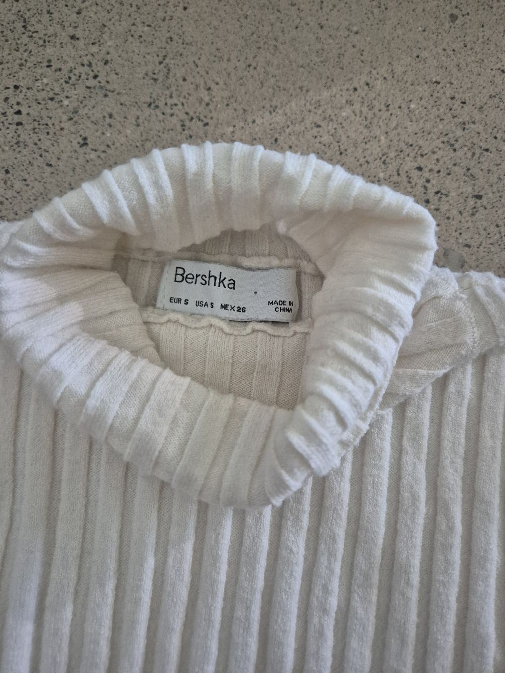 Bershka Pullover & Sweatshirts: Gemütlicher Pulli gecroped – Gebraucht aus Schlieren von nat_76vd 1
