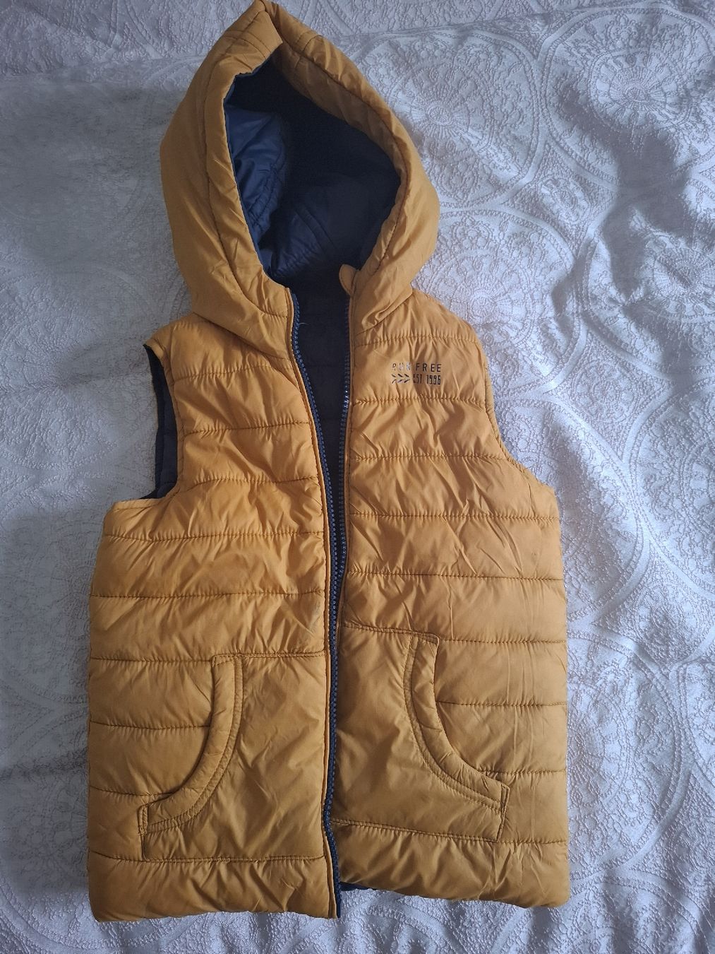C&A Altro abbigliamento per bambino: 2seitig weste gr 110 – Usato da BALSTHAL venduto da ANNUCCIA_1