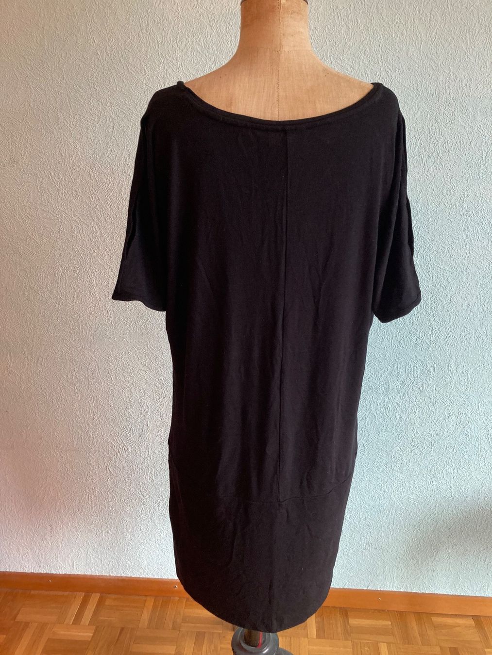 Robes: Robe noire M – D'occasion à Genève par ct_fqr8 2