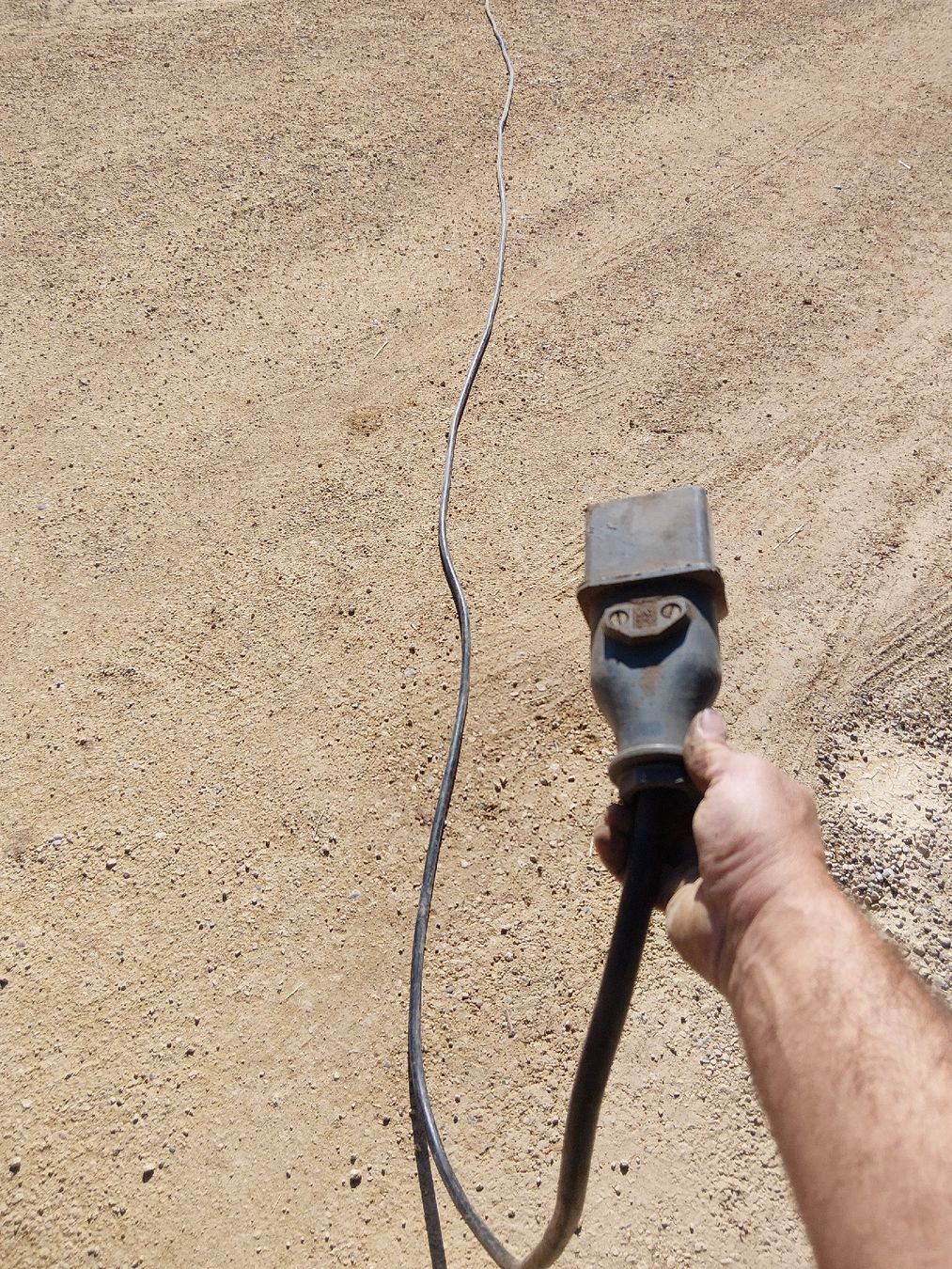 Cavi: stecker mit kabel 380 v – Usato da Bretzwil venduto da Houly-Mouly