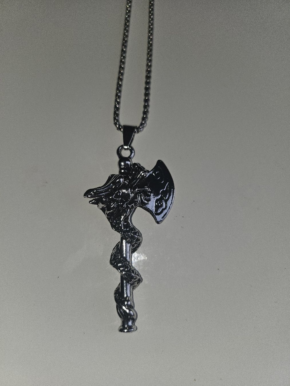Catenine: collier hache dragon – Nuovo (secondo la descrizione) da Senèdes venduto da hen_fw8b