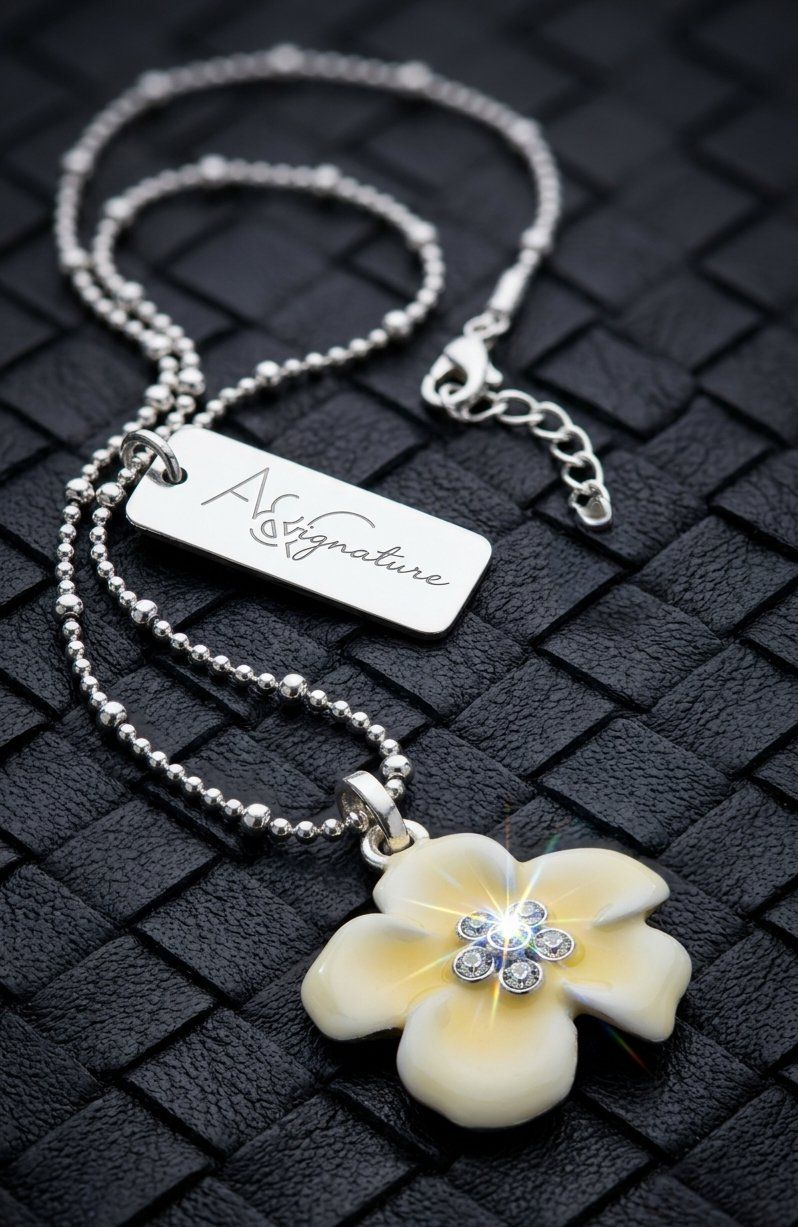 Colliers: Designkette mit Blumenanhänger - A&C neu – Neuf avec emballage d'origine à Uetikon am See par Springdream