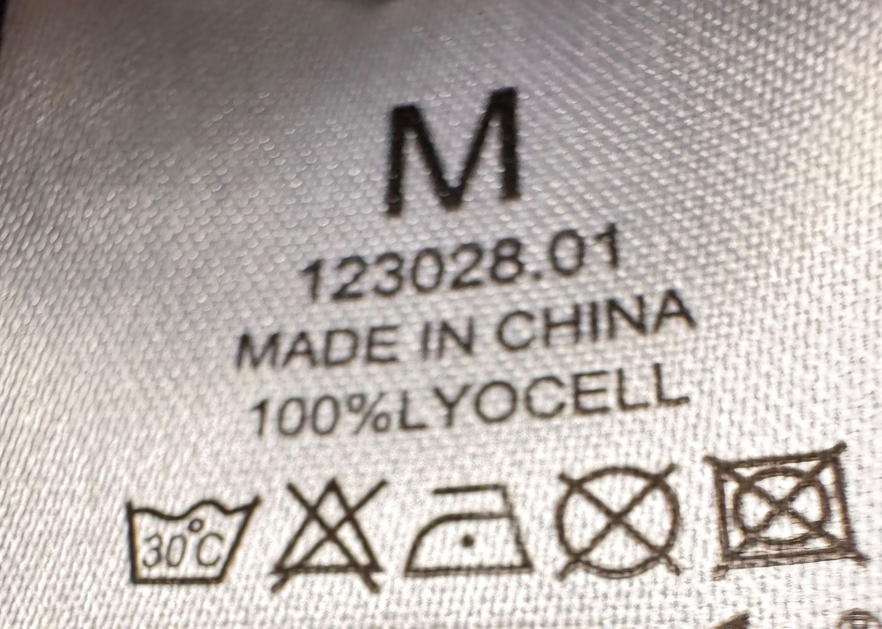 Chemisiers: Damen Bluse Jeans hellblau Grösse M  mit Perlenkragen – D'occasion à Heerbrugg par dwfg 8