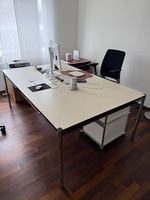 USM Haller Tisch Weiß  200 x 125 cm inkl. 2 Bürostühle