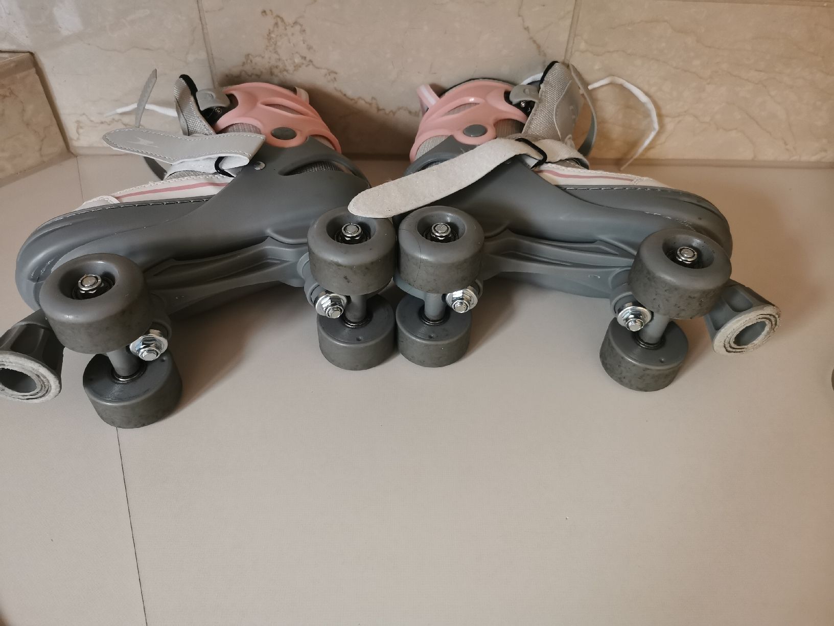 Inline-Skating & Rollschuhe: Rollschuhe und  skate guard set – Gebraucht aus Weiningen ZH von angebot05 2