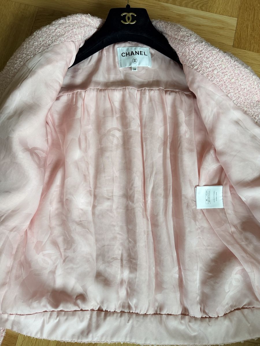 Chanel Giacche: Chanel 23K Pink Tweed Jacket 38 – Nuovo (secondo la descrizione) da Meilen venduto da ana_nln9 6
