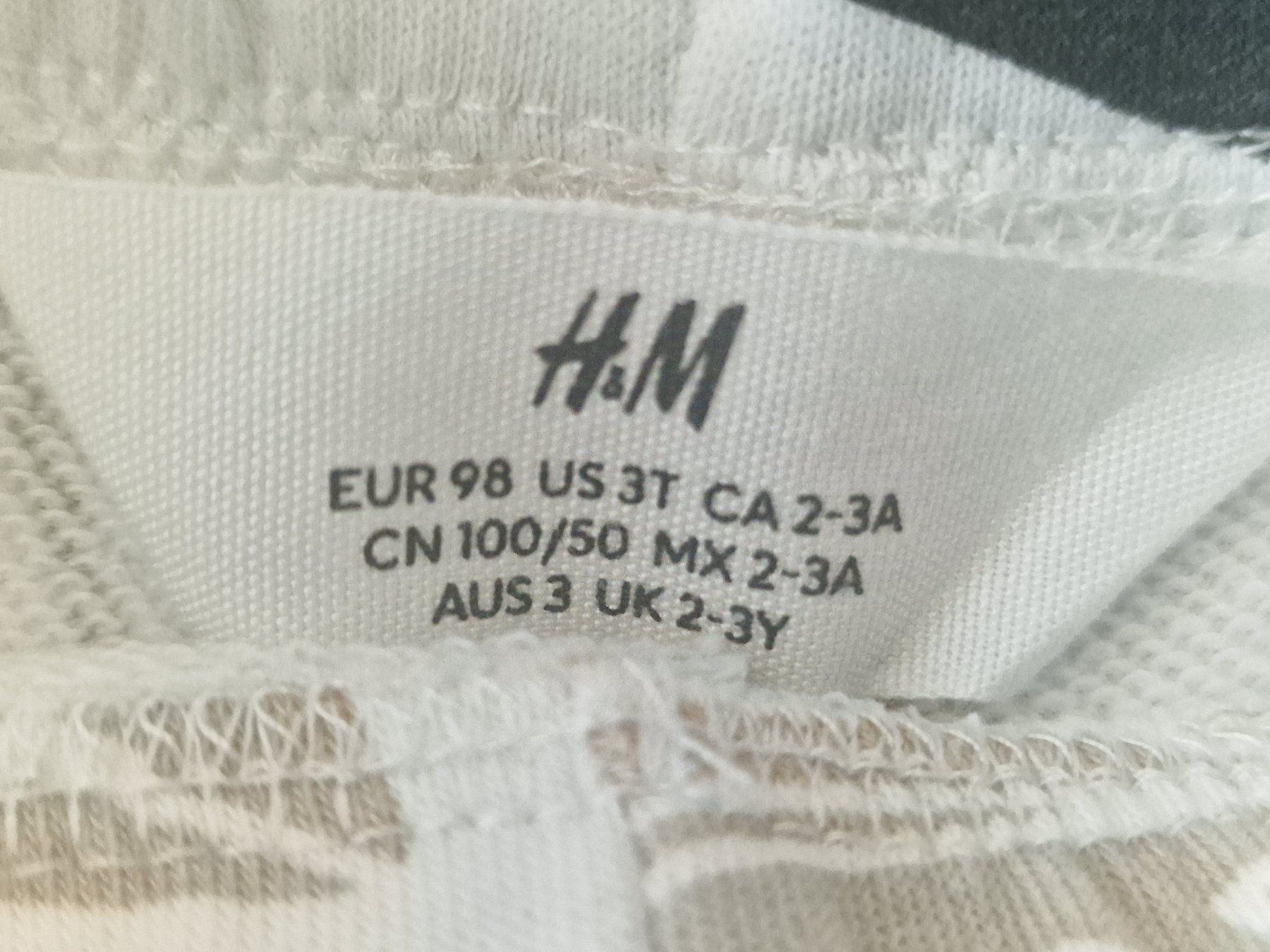H&M Pantaloni: H&M Shorts Baumwolle gemustert Grösse 98 wie neu – Nuovo (secondo la descrizione) da Meierskappel venduto da HeartWear 2