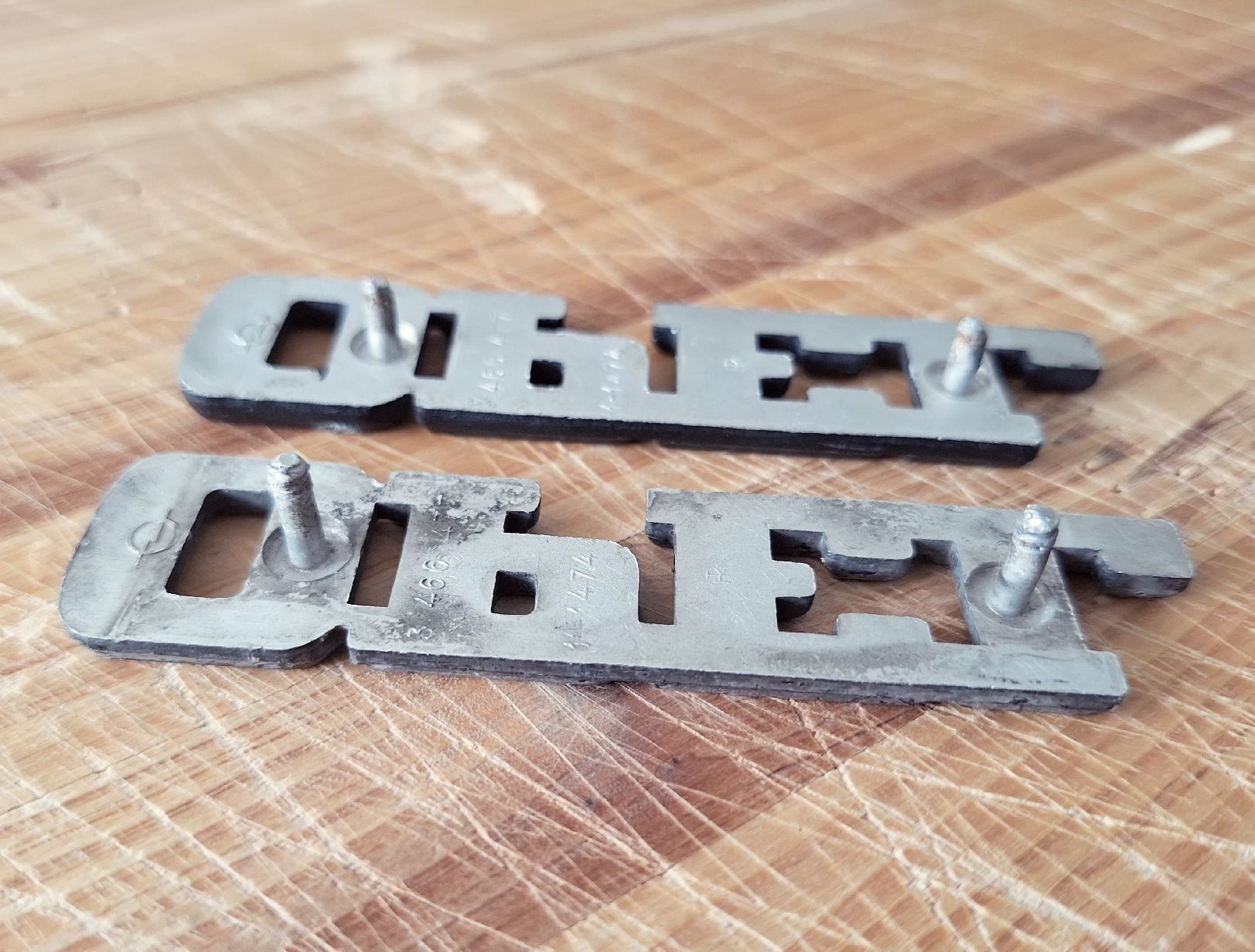 Opel Tutti pezzi di ricambio auto: Opel Oldtimer Embleme – Usato da Triesen venduto da BLACKSHEEP75 3