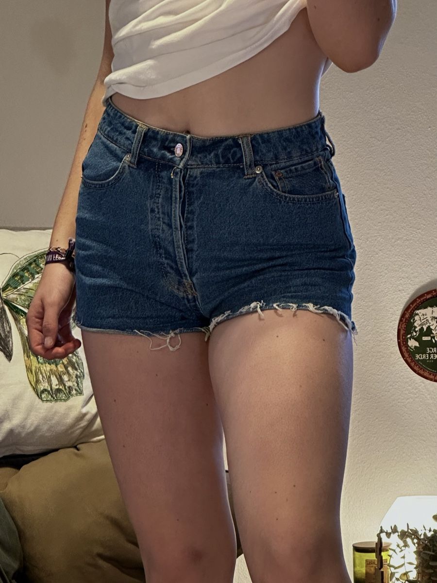 H&M Hosen: Blaue Short von H&M – Neu (gemäss Beschreibung) aus Oberwil BL von viviii.mz
