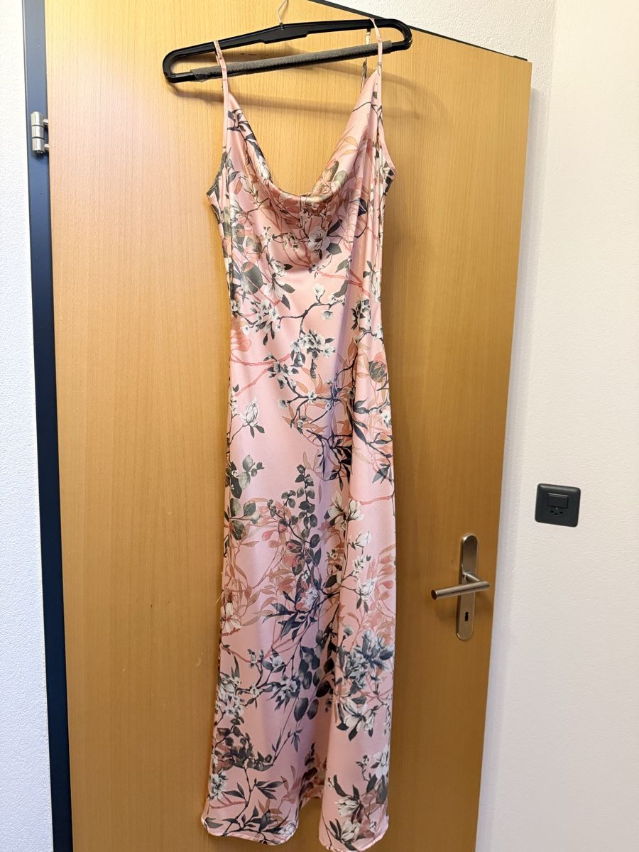 Kleider: Guess Satin Kleid – Gebraucht aus Rheineck von Princessaitaliana