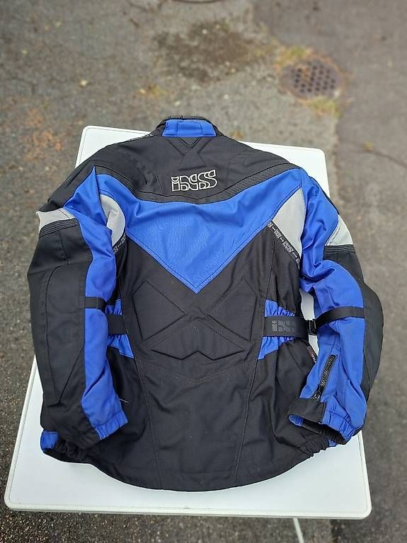 IXS Vestes: Motorradjacke IXS, Grösse M – D'occasion à Kreuzlingen par Norina_8b8d 2