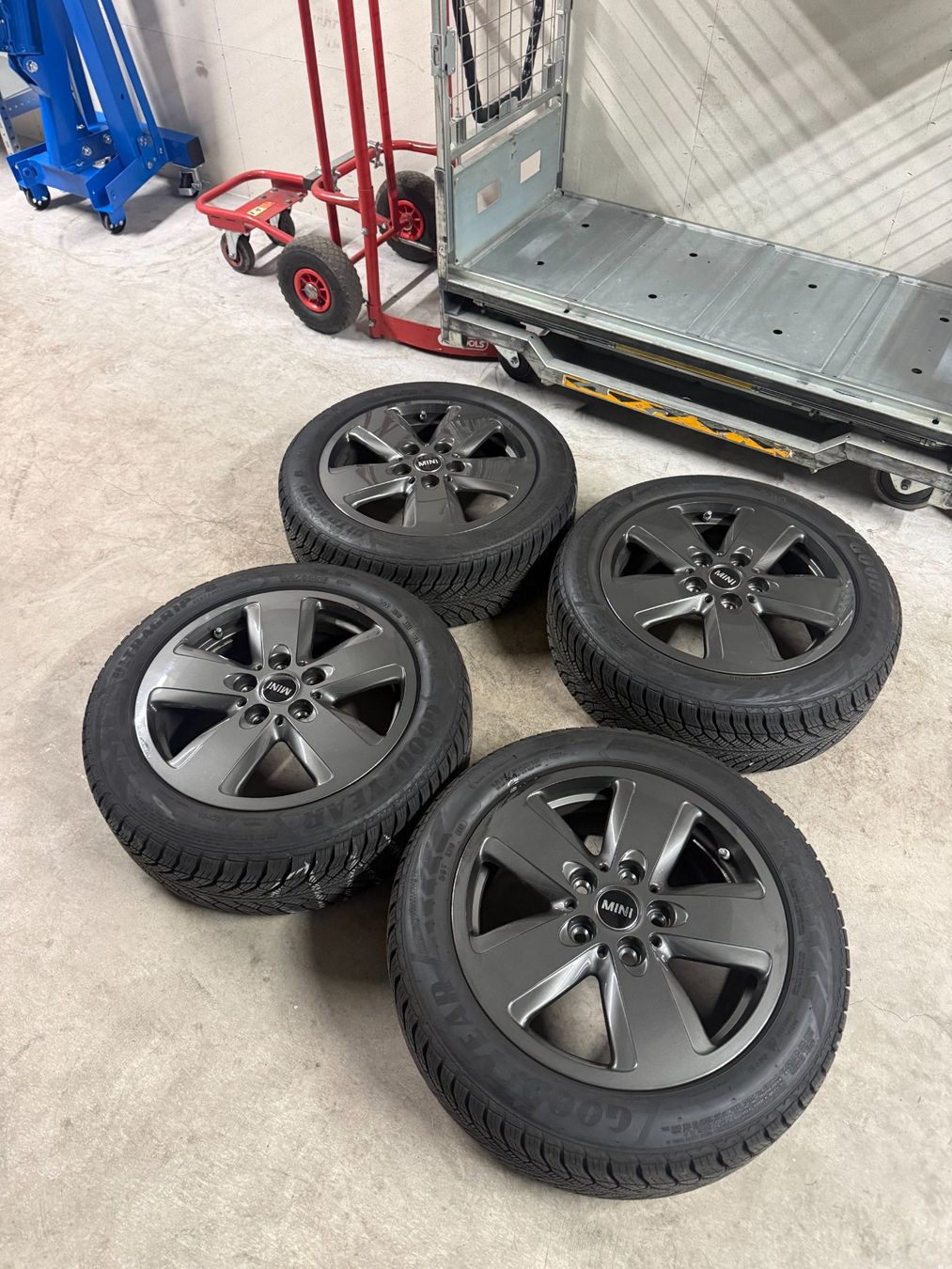 Mini Pneus & Kompletträder: Roues Mini Cooper – Gebraucht aus Romont FR von Thoma_bdn