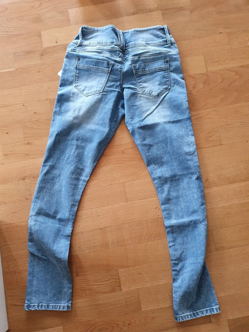 Jeans: Jeans Hose Grösse M/L – Nuovo (secondo la descrizione) da Rickenbach SO venduto da S.u.n.s.h.i.n.e.83 1