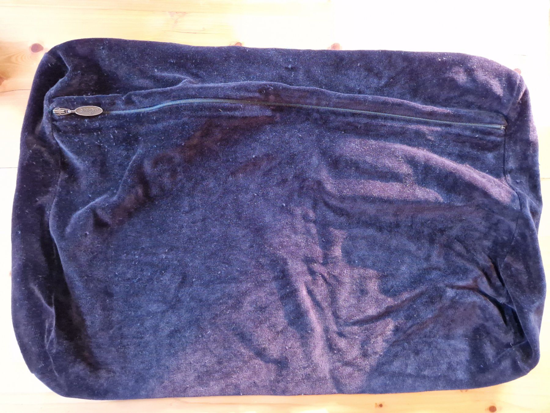 Elsa Kissen: Elsa Kissenbezug schwarz 50cm – Gebraucht aus Winterthur von CherrySchott