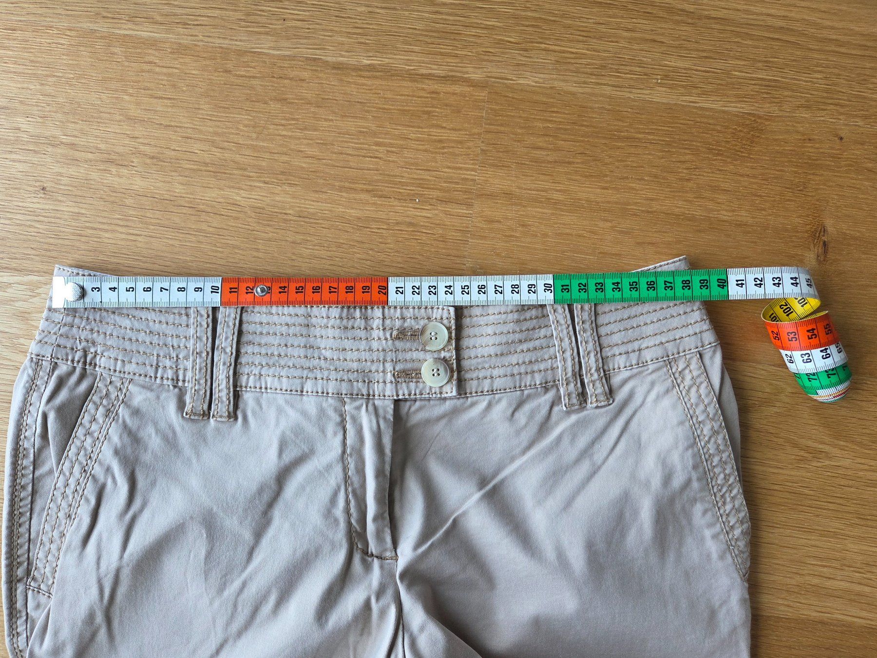 S.Oliver Pantaloni: NEU S.Oliver Bermuda Beige Gr. 36 – Nuovo (secondo la descrizione) da Villars-sur-Glâne venduto da richardette 7