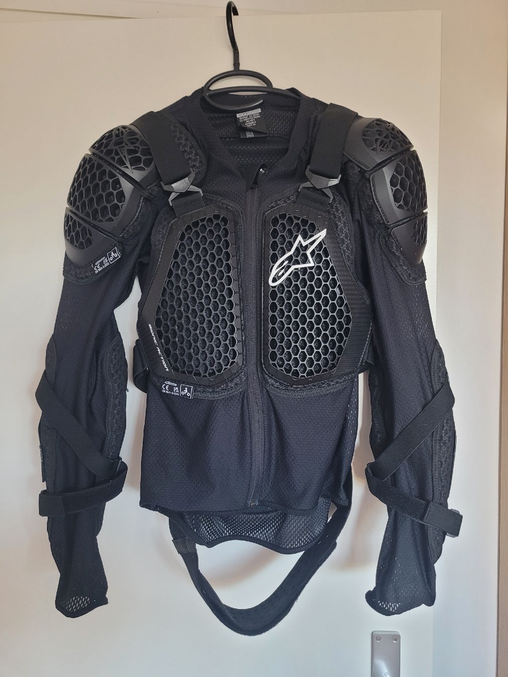Alpinestars Schutz & Schoner: Alpinestars Bionic ActionV2 Protection Jkt – Neu (gemäss Beschreibung) aus Thônex von Jankhee