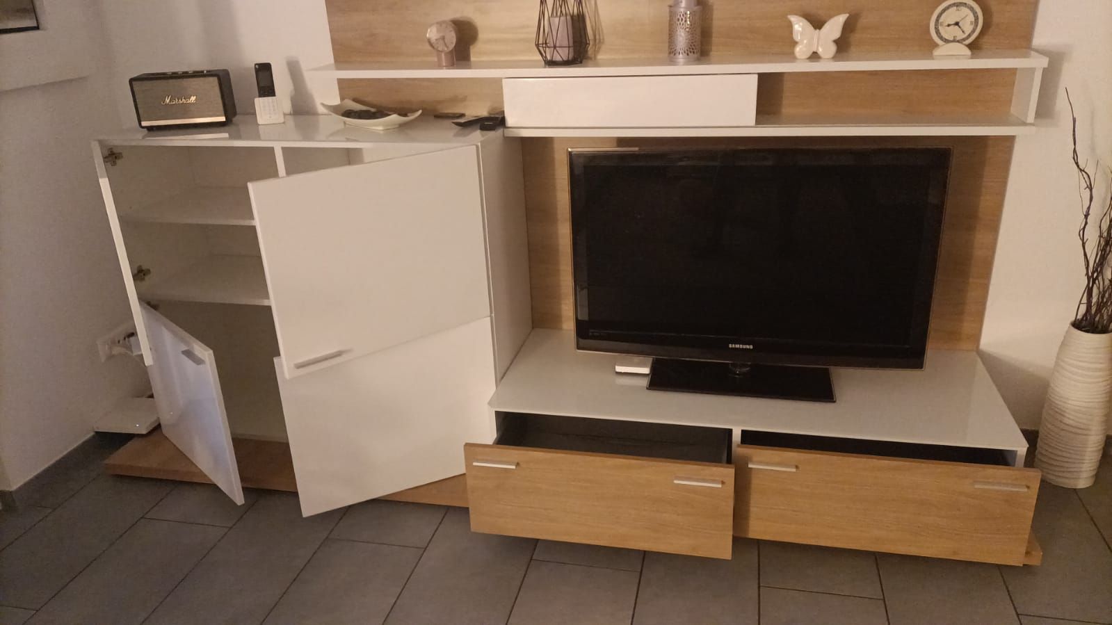 TV Möbel: Wohnwand Nussbaum / weiss – Gebraucht aus Thörishaus von meltho 1