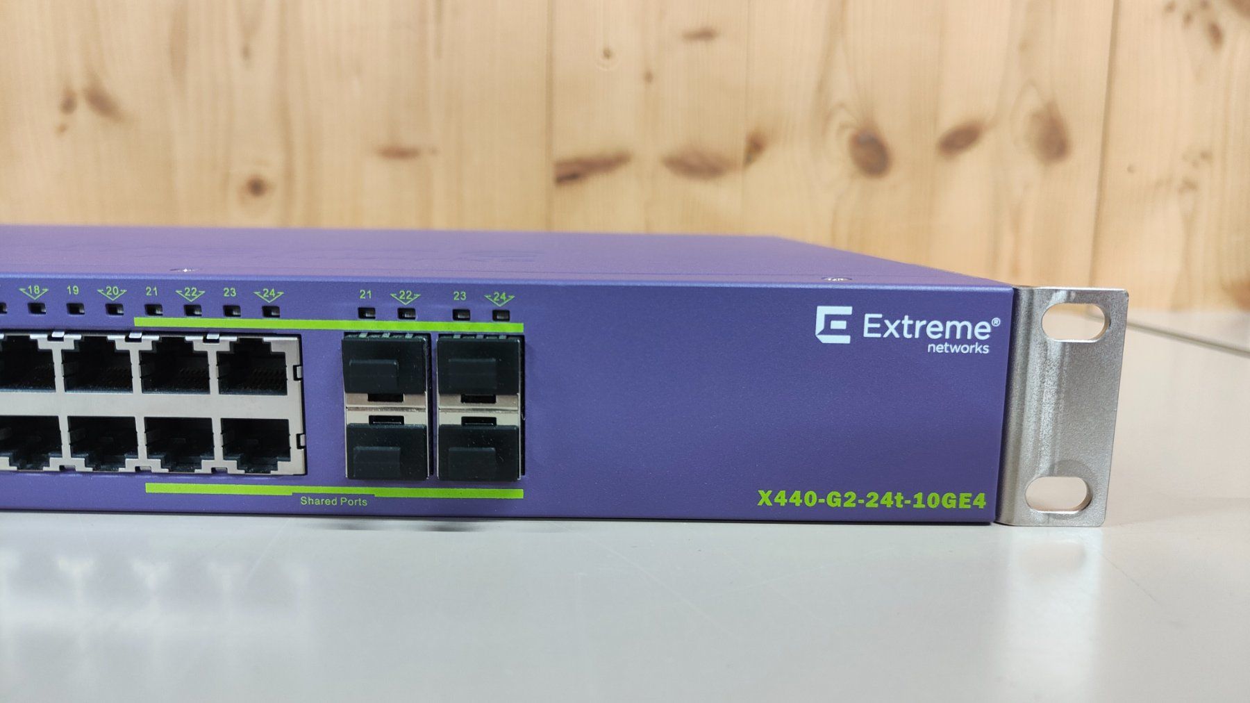 Hub & Switch: Extreme Network X440-G2-24t-10GE4 – Usato da Grosshöchstetten venduto da HCOG 1