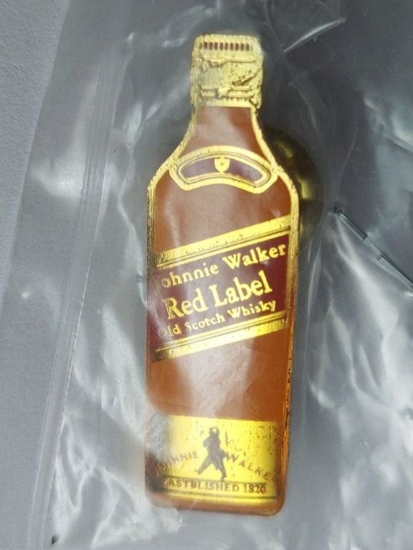 Placchette & Badge: Johnnie Walker  Pin – Usato da Zürich venduto da t24_de