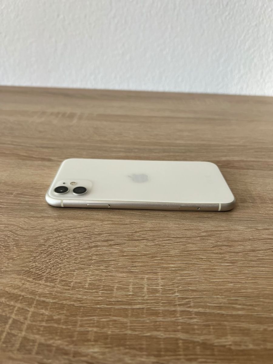 Apple Portables: iPhone 11 Bildschirmdefekt – Défectueux à Rorschacherberg par pol_2pw7