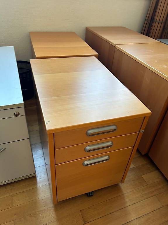 Bureaux: Divers meubles de bureau – D'occasion à Lucens par e-com.RNr 1